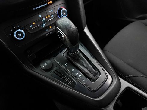 Used 2018 Ford Focus SE FWD image 18