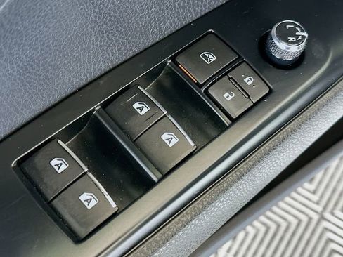 Used 2019 Toyota Camry XLE w/ Navigation Package image 20