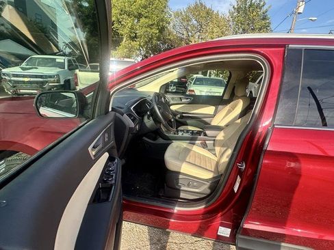 Used 2019 Ford Edge SEL w/ Equipment Group 201A FWD image 9