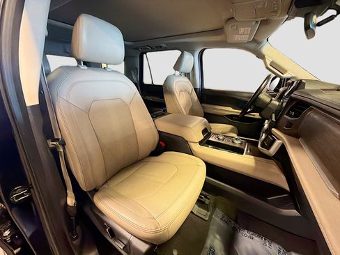 Used 2024 Ford Expedition Limited image 34