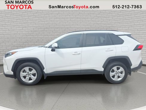 Used 2021 Toyota RAV4 XLE w/ Convenience Package FWD image 9