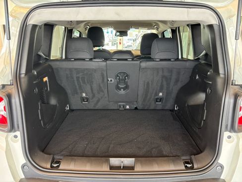 Used 2022 Jeep Renegade Trailhawk AWD/4WD image 32
