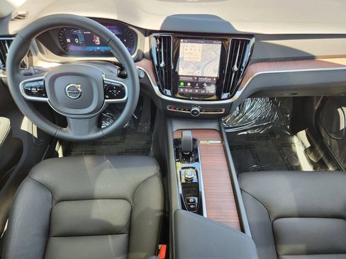 New 2026 Volvo V60 B5 Cross Country Plus w/ Climate Package AWD/4WD image 17