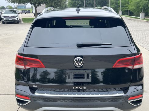 Certified 2023 Volkswagen Taos SE w/ Panoramic Sunroof Package FWD image 9