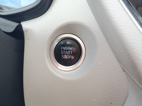 Used 2022 Toyota Corolla Cross LE w/ Moonroof Package image 31