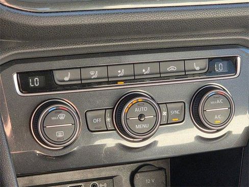 Used 2019 Volkswagen Tiguan SE image 19