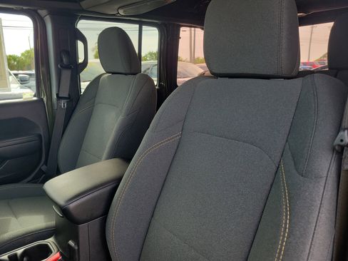 Used 2024 Jeep Wrangler Sport S image 13