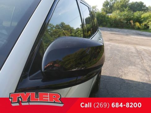 New 2025 Jeep Grand Cherokee Limited w/ Black Appearance Package image 13