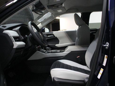 New 2025 Mitsubishi Outlander SE image 6