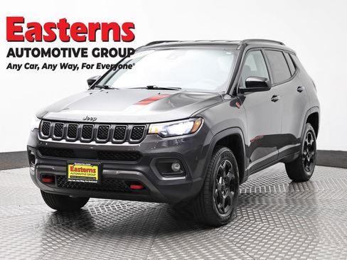 Used 2023 Jeep Compass Trailhawk image 1
