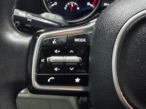 Used 2024 Kia Carnival LX FWD image 30