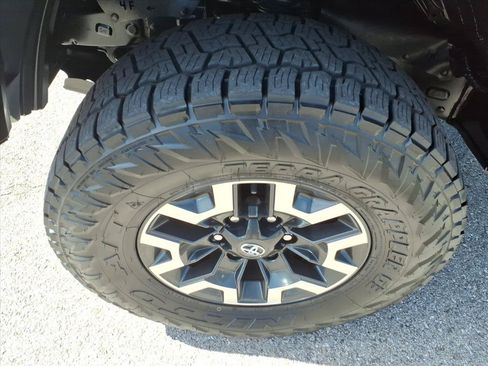 Used 2023 Toyota Tacoma TRD Off-Road AWD/4WD image 10