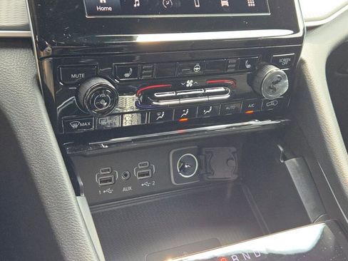 New 2025 Jeep Grand Cherokee L Laredo image 28