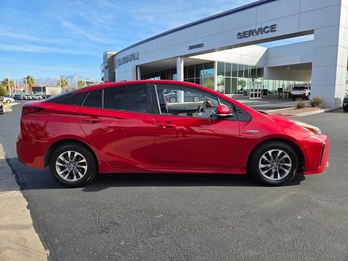 Used 2019 Toyota Prius XLE w/ Premium Convenience Package image 3