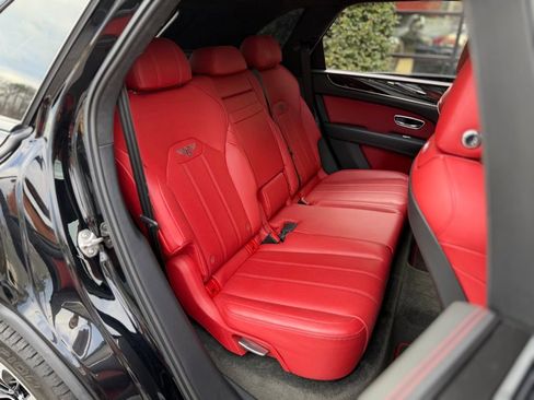 Used 2023 Bentley Bentayga image 37
