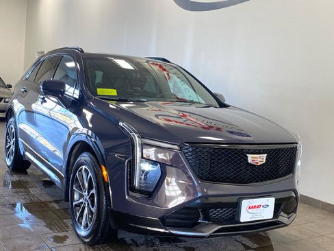 Used 2025 Cadillac XT4 Sport image 2
