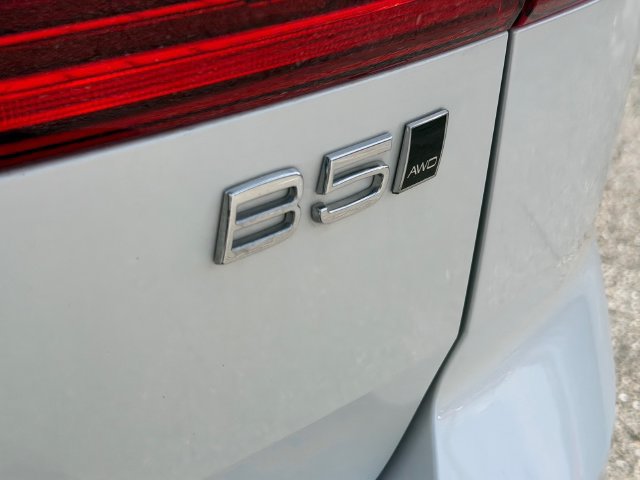 Used 2024 Volvo XC60 B5 Plus AWD/4WD image 14