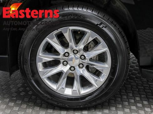 Used 2024 Chevrolet Suburban Premier image 36