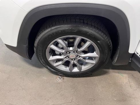 Used 2024 GMC Terrain SLT FWD image 29