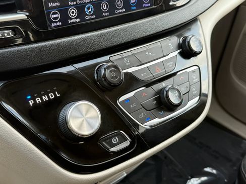 Used 2020 Chrysler Pacifica Touring-L Plus FWD image 44
