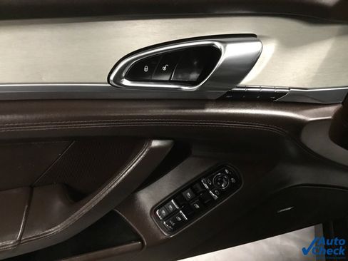 Used 2016 Porsche Panamera GTS image 19