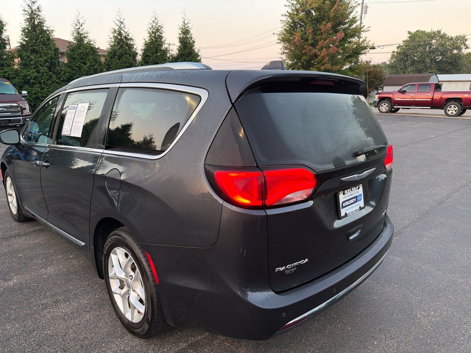 Used 2020 Chrysler Pacifica Limited FWD image 3