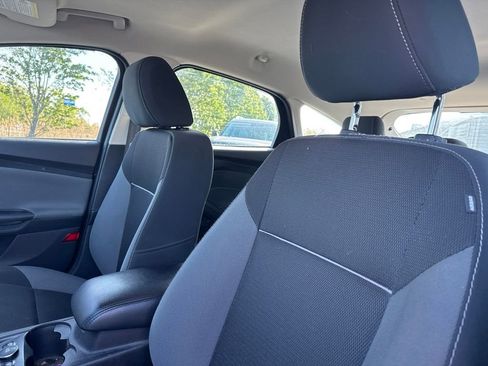 Used 2014 Ford Focus SE w/ SE Winter Package FWD image 2