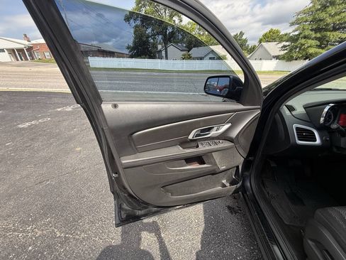 Used 2017 GMC Terrain SLE w/ Driver Alert Package I FWD image 16