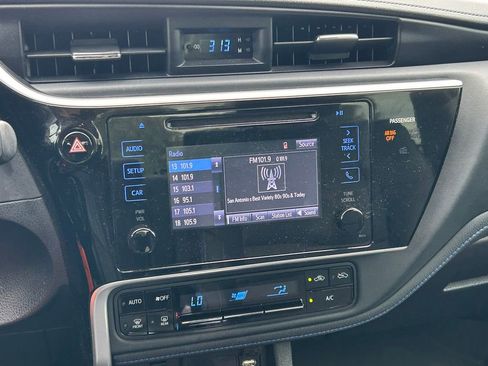 Used 2017 Toyota Corolla SE FWD image 19