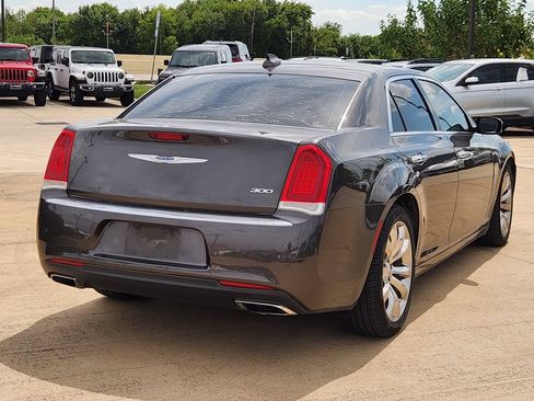 Used 2019 Chrysler 300 Limited w/ Safetytec Plus Group RWD image 8