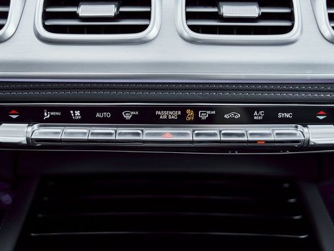 Used 2025 Mercedes-Benz GLS 63 AMG 4MATIC image 76