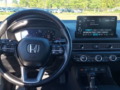 Used 2024 Honda Civic Touring image 3