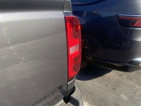 Used 2017 Chevrolet Colorado Z71 image 9