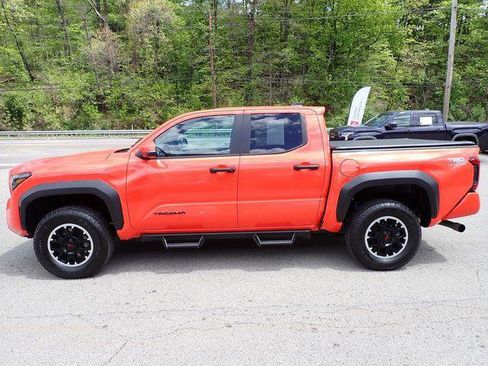 Certified 2024 Toyota Tacoma TRD Off-Road w/ TRD Off Road Upgrade Package AWD/4WD image 9