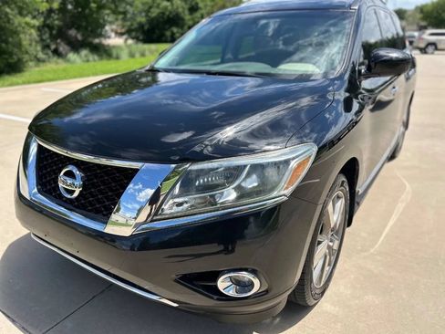 Used 2014 Nissan Pathfinder Platinum w/ Platinum Premium Package FWD image 2