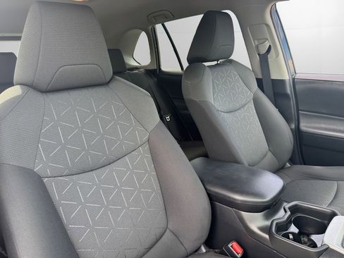 Used 2021 Toyota RAV4 XLE image 15