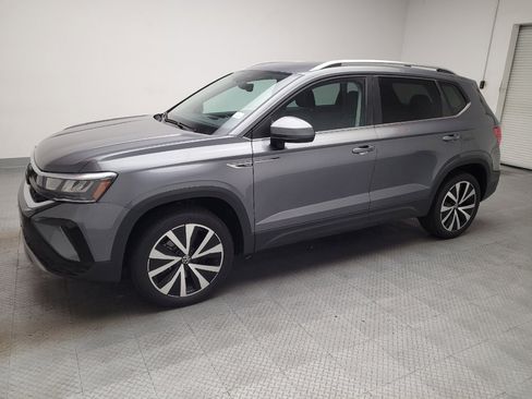 Used 2023 Volkswagen Taos SE FWD image 2