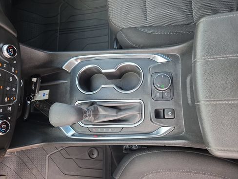 Used 2023 Chevrolet Traverse LT FWD image 26