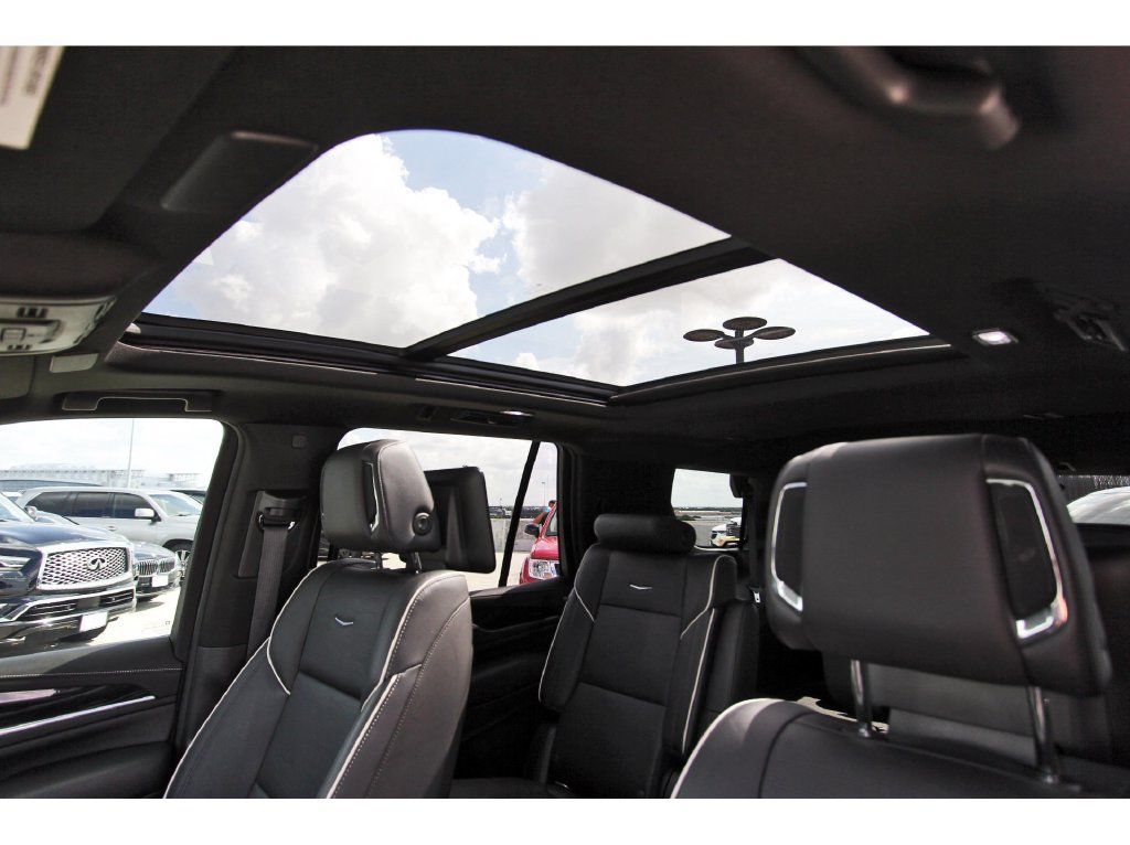 Used 2021 Cadillac Escalade Sport w/ LPO, Illumination Package AWD/4WD image 30