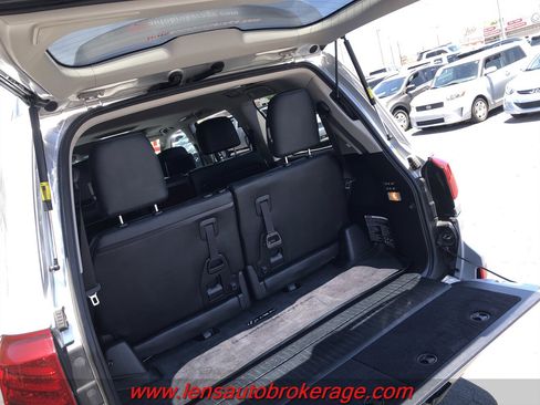 Used 2015 Lexus LX 570 4WD w/ Luxury Package image 20
