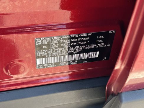 Used 2020 Toyota RAV4 LE w/ Carpet Mat Package FWD image 33