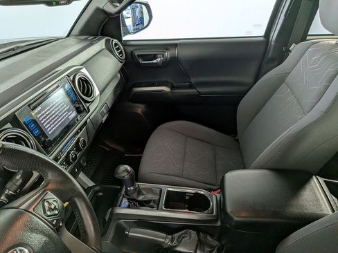 Used 2017 Toyota Tacoma TRD Off-Road w/ Premium & Technology Package image 27