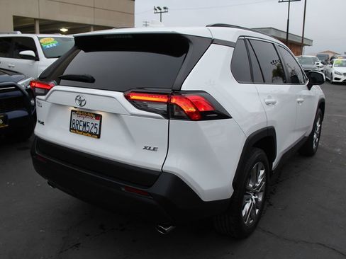 Used 2020 Toyota RAV4 XLE Premium image 7