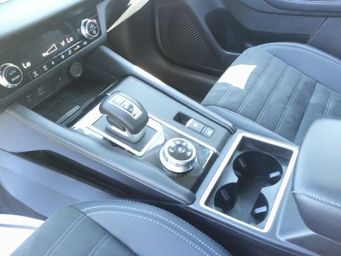 Used 2024 Mitsubishi Outlander SE image 15