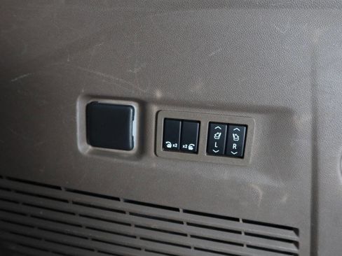 Used 2023 GMC Yukon XL Denali w/ Denali Reserve Package image 29