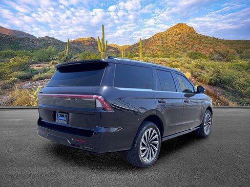 Used 2025 Lincoln Navigator Black Label AWD/4WD image 4