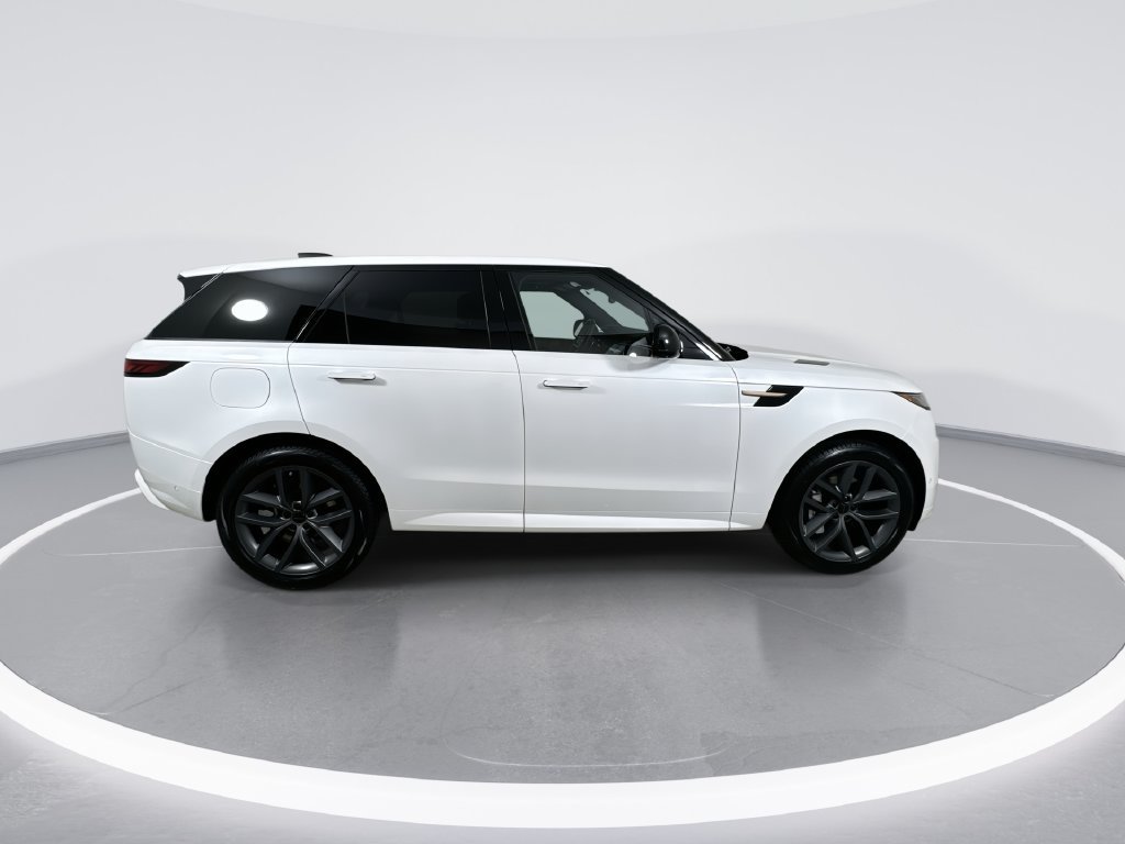 New 2027 Land Rover Range Rover Sport Dynamic SE AWD/4WD image 9