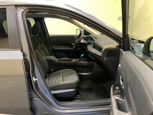 Used 2025 Nissan Kicks SV w/ SV Premium Package image 11