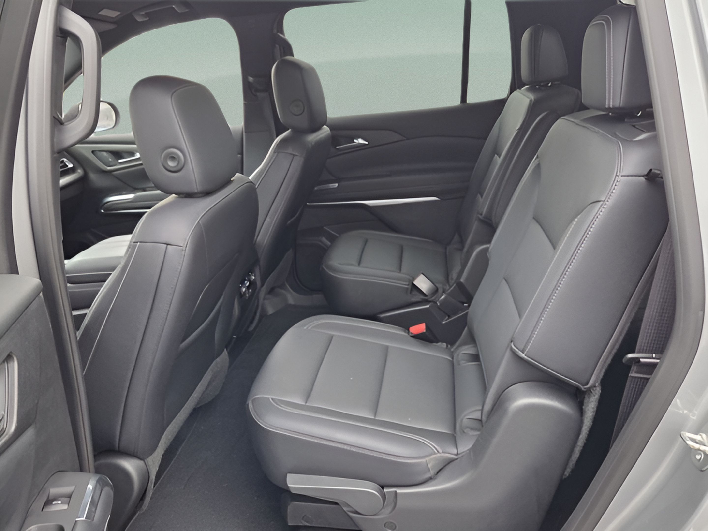 Used 2025 Chevrolet Traverse LT AWD/4WD image 10