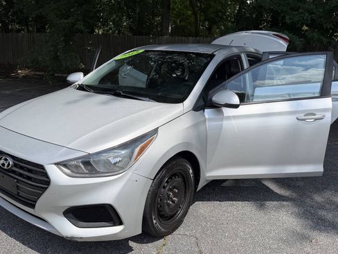 Used 2018 Hyundai Accent SE FWD image 19